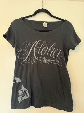 Women’s Black Aloha Graphic Short Sleeve Tee
